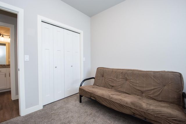 6808 68th Street S, Horace, ND 58047