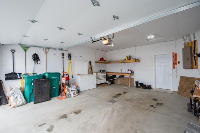 6808 68th Street S, Horace, ND 58047