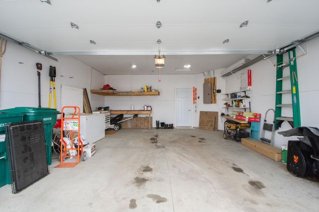 6808 68th Street S, Horace, ND 58047