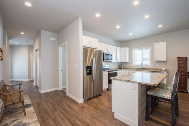 6808 68th Street S, Horace, ND 58047