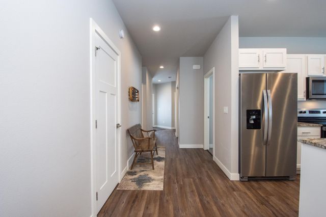 6808 68th Street S, Horace, ND 58047