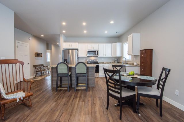 6808 68th Street S, Horace, ND 58047