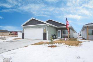 6808 68th Street S, Horace, ND 58047