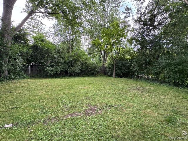 30782 Fairfax Street, Southfield, MI 48076
