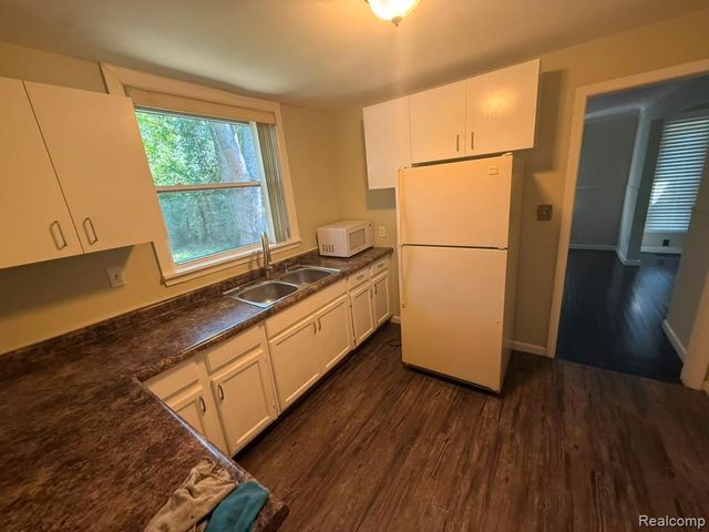 30782 Fairfax Street, Southfield, MI 48076