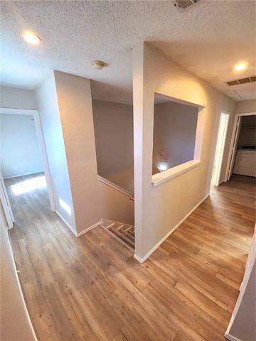 301 Ensenada Plaza, Dallas, TX 75211