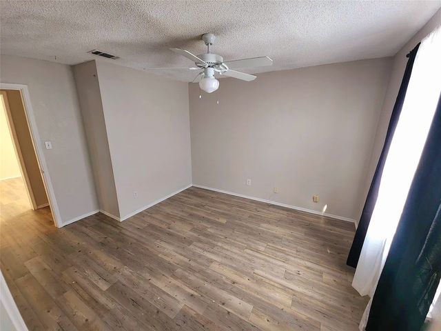 301 Ensenada Plaza, Dallas, TX 75211