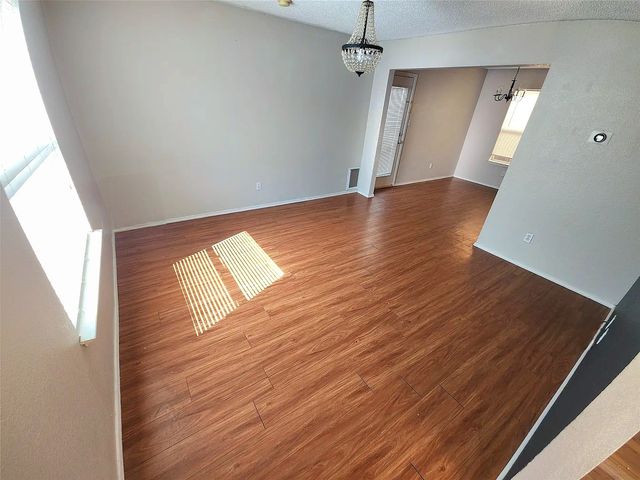 301 Ensenada Plaza, Dallas, TX 75211