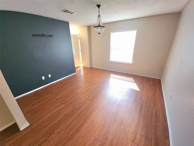 301 Ensenada Plaza, Dallas, TX 75211