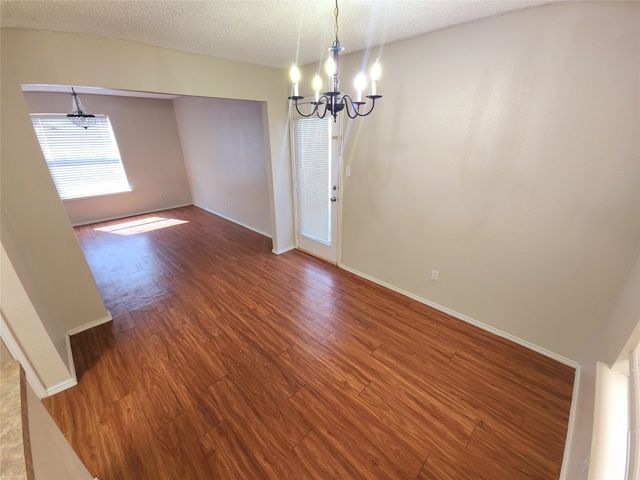 301 Ensenada Plaza, Dallas, TX 75211