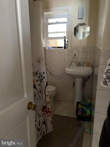 8 RUNNEMEDE AVE, Lansdowne, PA 19050