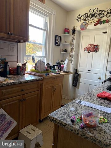 8 RUNNEMEDE AVE, Lansdowne, PA 19050