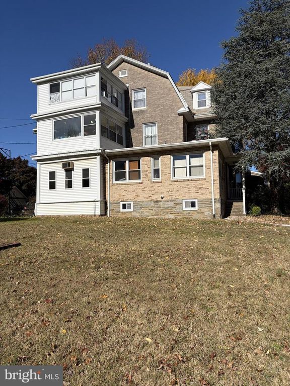 8 RUNNEMEDE AVE, Lansdowne, PA 19050