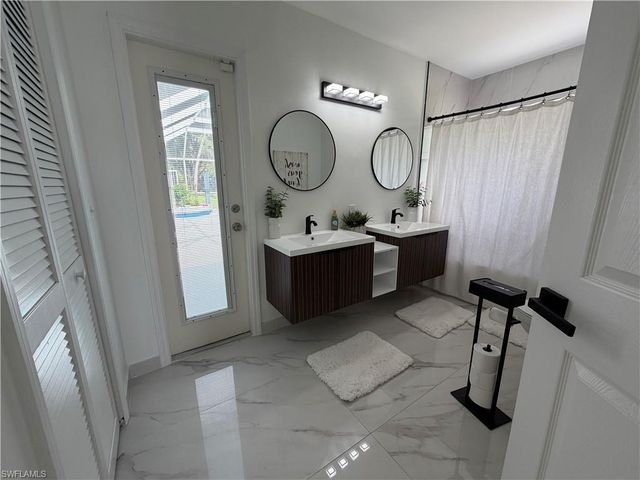 7786 Scarlet CT, Naples, FL 34104