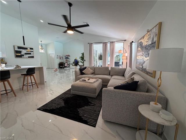 7786 Scarlet CT, Naples, FL 34104