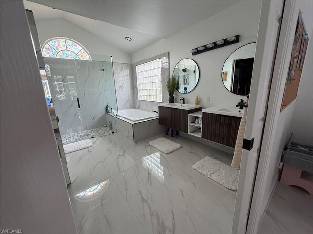 7786 Scarlet CT, Naples, FL 34104