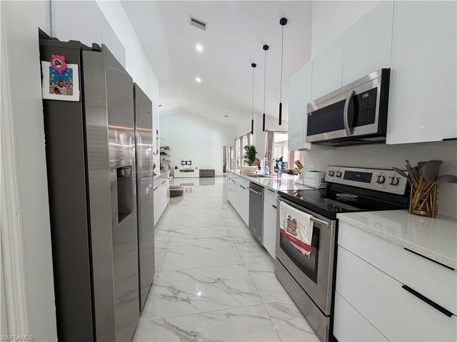 7786 Scarlet CT, Naples, FL 34104
