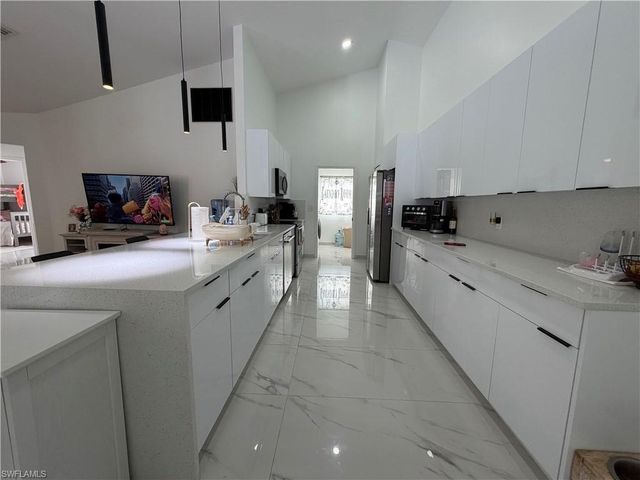 7786 Scarlet CT, Naples, FL 34104