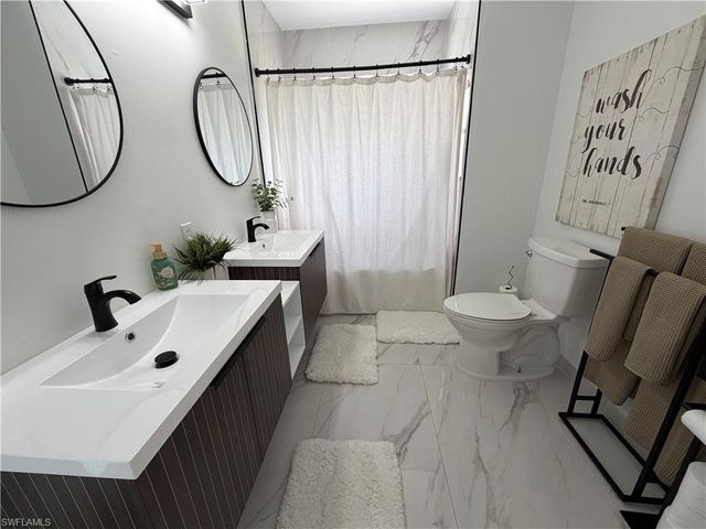 7786 Scarlet CT, Naples, FL 34104