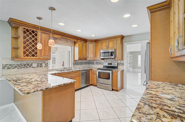 3215 PINE VALLEY DRIVE, Sarasota, FL 34239