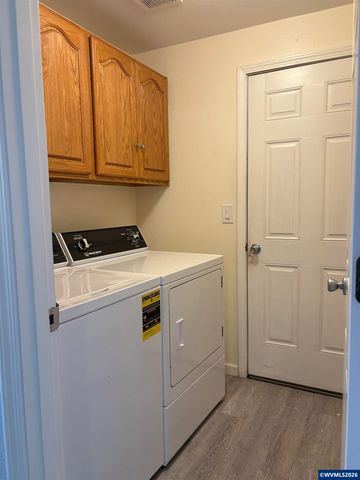 327 Broad St S, Monmouth, OR 97361