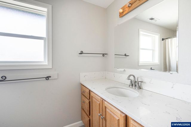 327 Broad St S, Monmouth, OR 97361