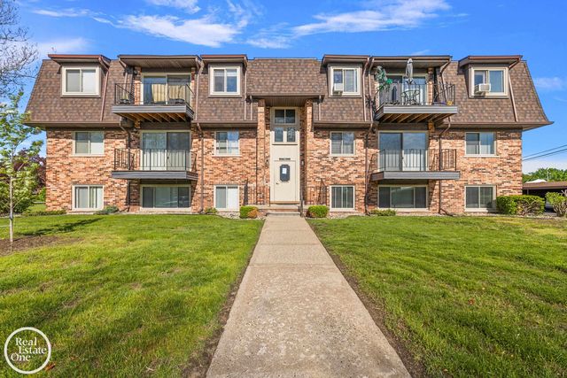 225 Riviera Drive, St Clair Shores, MI 48080