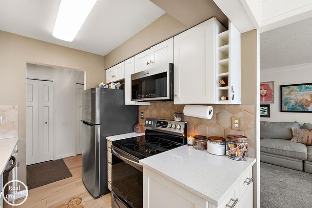 225 Riviera Drive, St Clair Shores, MI 48080