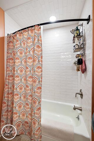 225 Riviera Drive, St Clair Shores, MI 48080