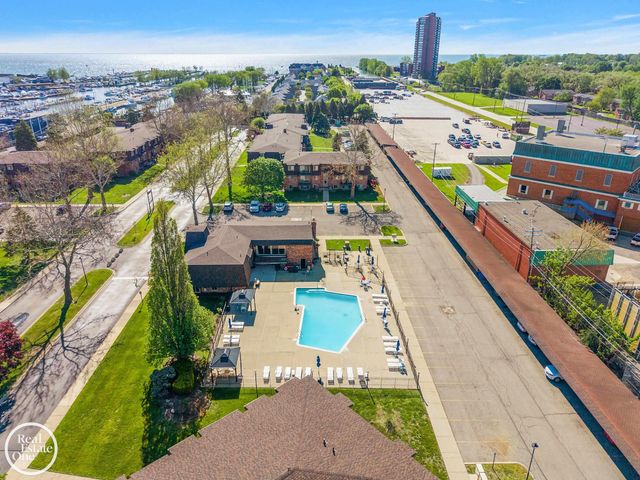 225 Riviera Drive, St Clair Shores, MI 48080