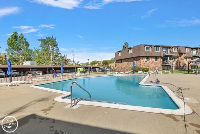 225 Riviera Drive, St Clair Shores, MI 48080