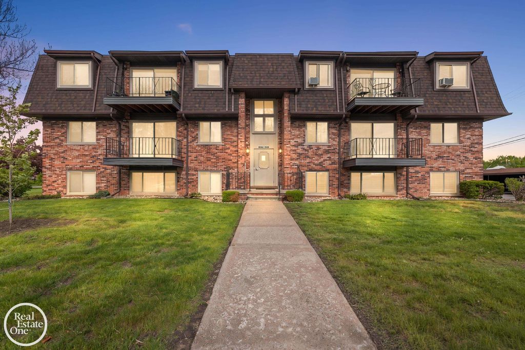 225 Riviera Drive, St Clair Shores, MI 48080