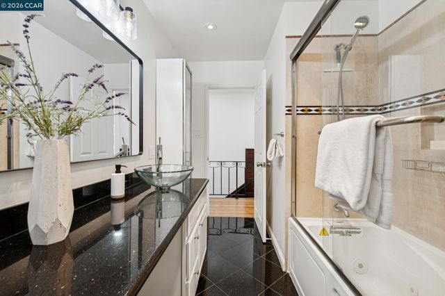 4034 Rusting Ave, Oakland, CA 94605