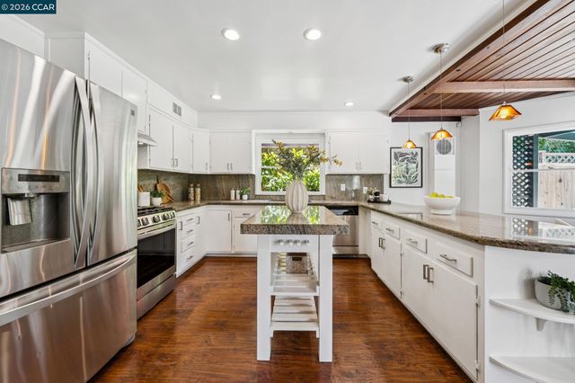 4034 Rusting Ave, Oakland, CA 94605