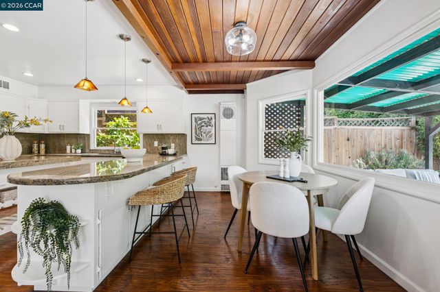 4034 Rusting Ave, Oakland, CA 94605
