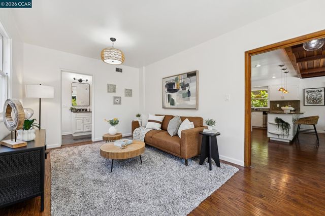 4034 Rusting Ave, Oakland, CA 94605