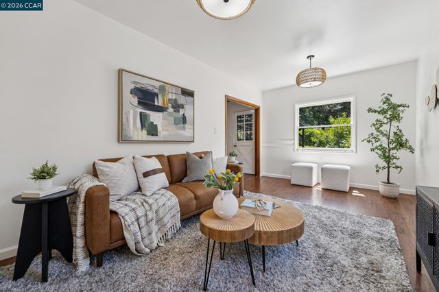 4034 Rusting Ave, Oakland, CA 94605
