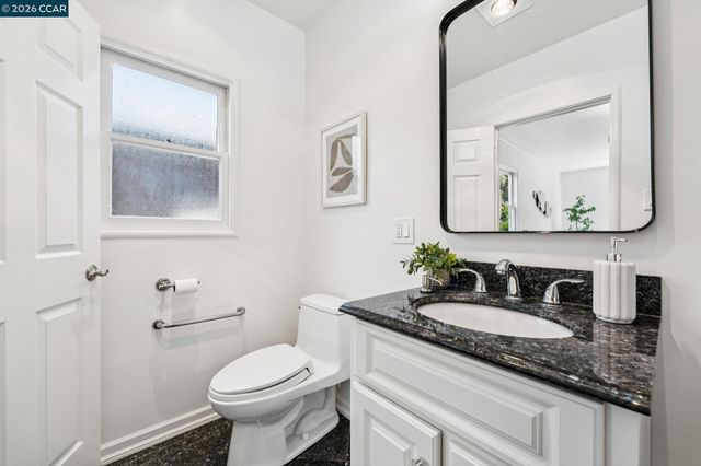 4034 Rusting Ave, Oakland, CA 94605