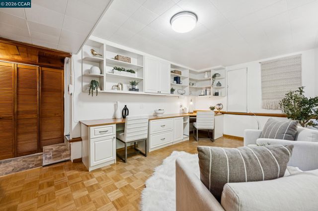 4034 Rusting Ave, Oakland, CA 94605