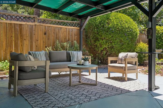 4034 Rusting Ave, Oakland, CA 94605