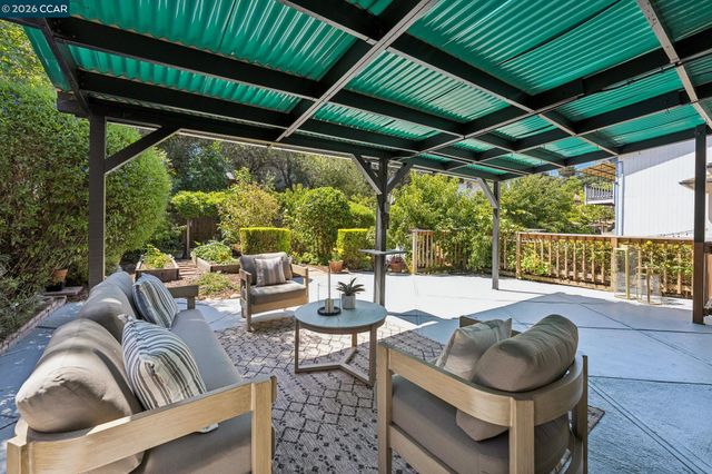 4034 Rusting Ave, Oakland, CA 94605