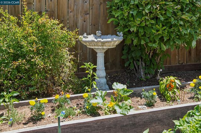 4034 Rusting Ave, Oakland, CA 94605