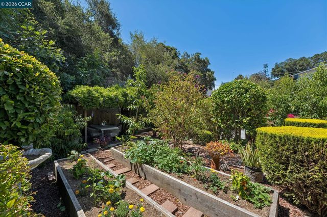 4034 Rusting Ave, Oakland, CA 94605