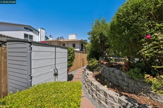 4034 Rusting Ave, Oakland, CA 94605