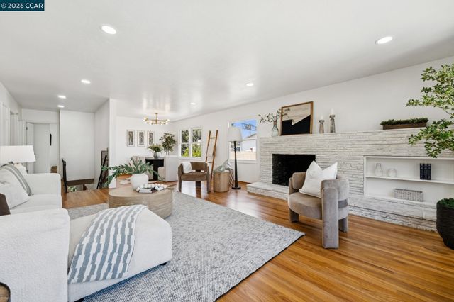 4034 Rusting Ave, Oakland, CA 94605