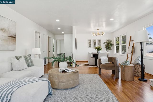 4034 Rusting Ave, Oakland, CA 94605