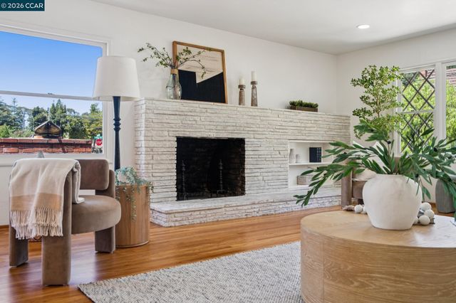 4034 Rusting Ave, Oakland, CA 94605