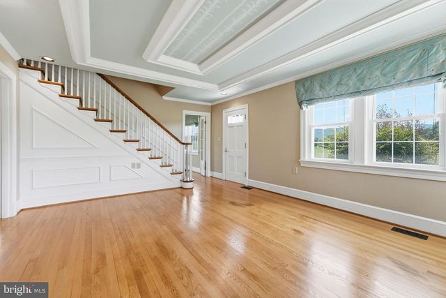 6117 S F T VALLEY RD, Etlan, VA 22719