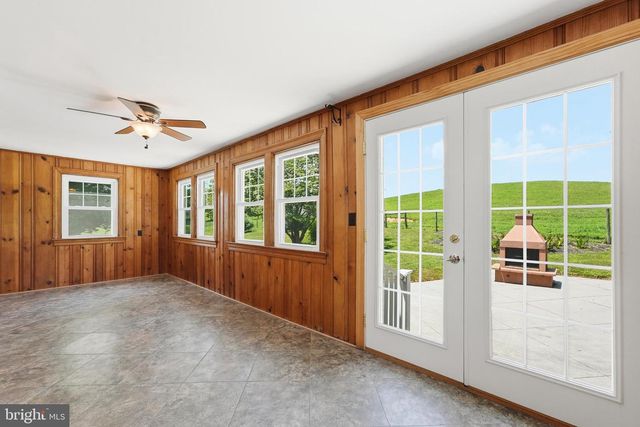 6117 S F T VALLEY RD, Etlan, VA 22719