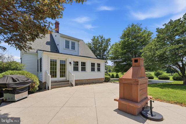 6117 S F T VALLEY RD, Etlan, VA 22719